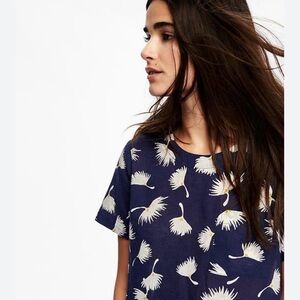 Old Navy Blue and White Boxy Short Sleeve Blouse